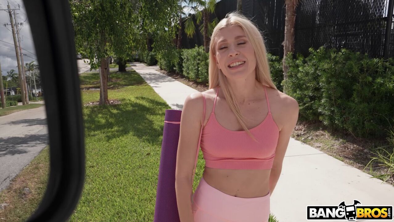 Hot Yoga Student Banged in Bus