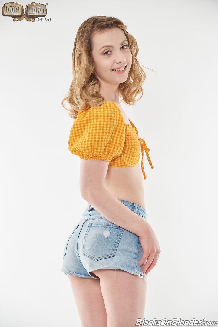 Daisy Bean-BlacksOnBlondes