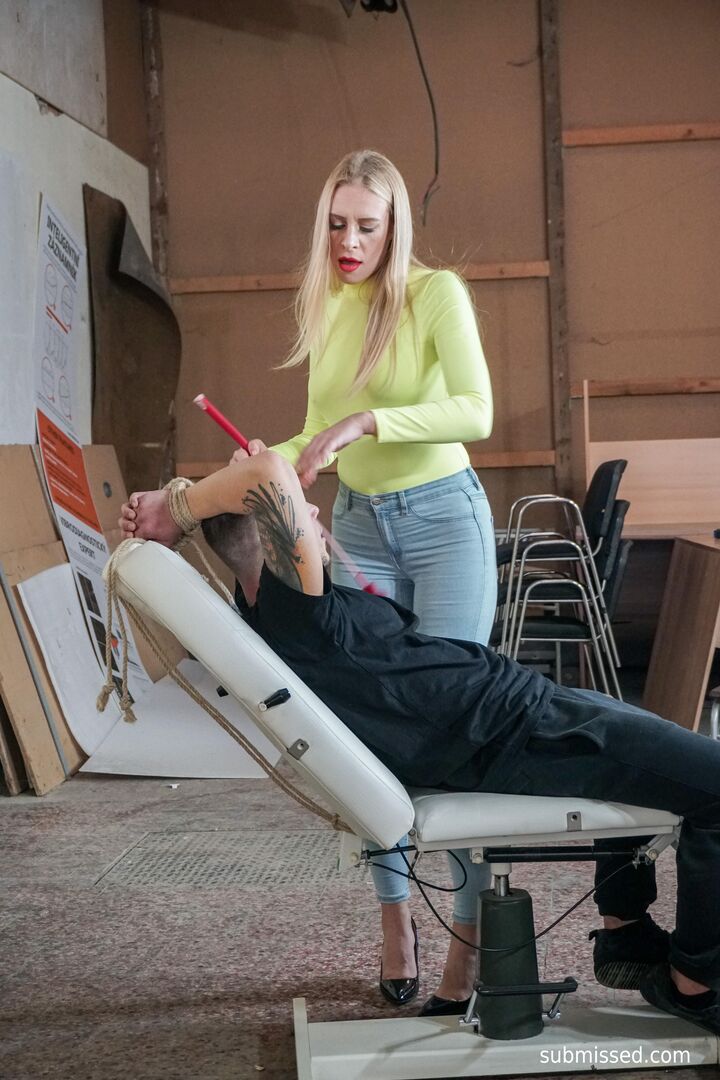 Sexy dominating femdom 1704