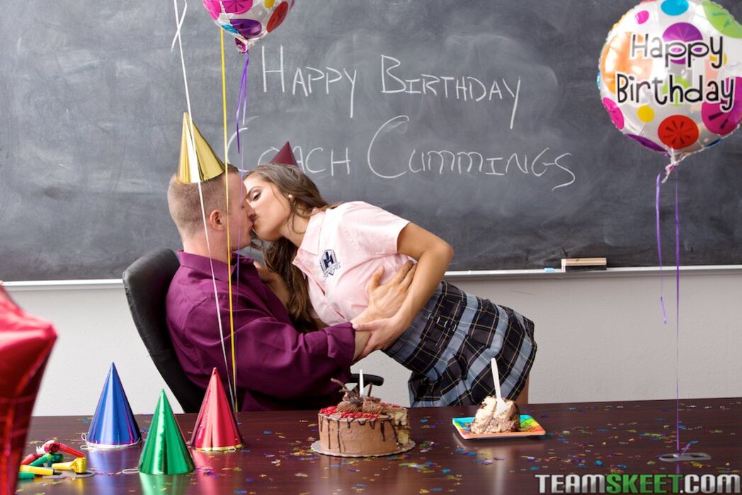 Cum Open Your Gift, Coach!