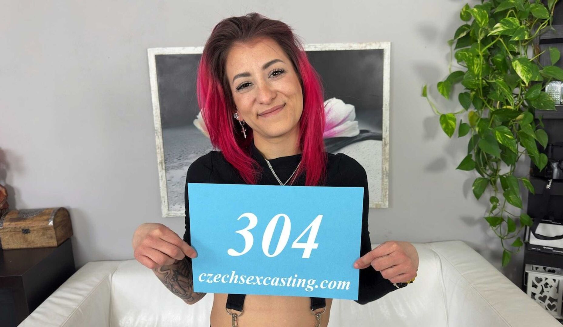 Hot tattooed babe has great sex with horny photographer