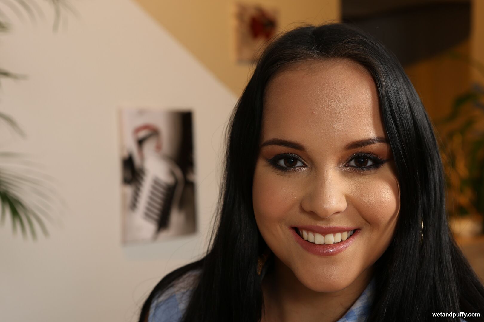 JENNIFER MENDES — PUMPING TEEN PUSSY