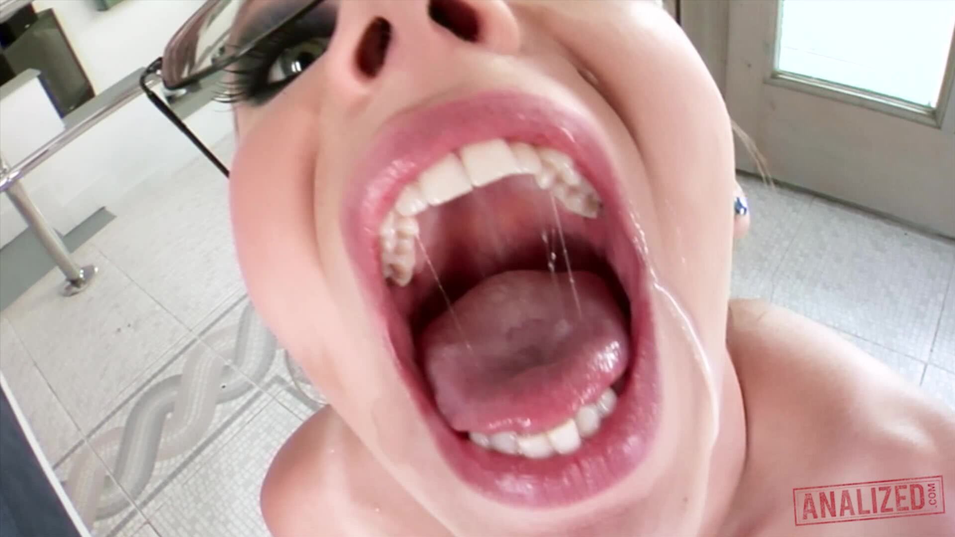 Jenny Bond: Anal Loving MILF gets her Ass Gaped and Filled with BWC