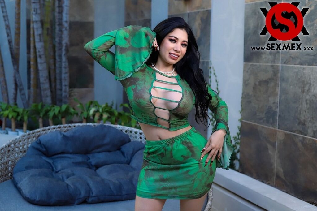 SEXY AND NAUGHTY STEPSISTER - SUPERBOWL SPECIAL . GISELLE MONTES