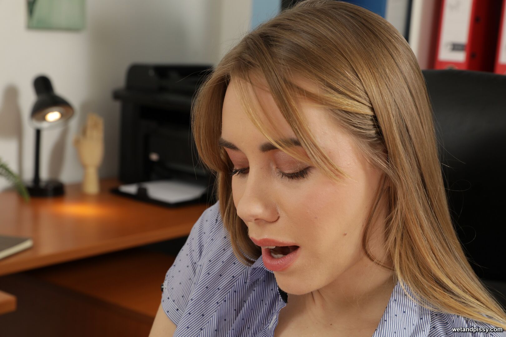 RYANA — SOAKING SECRETARY