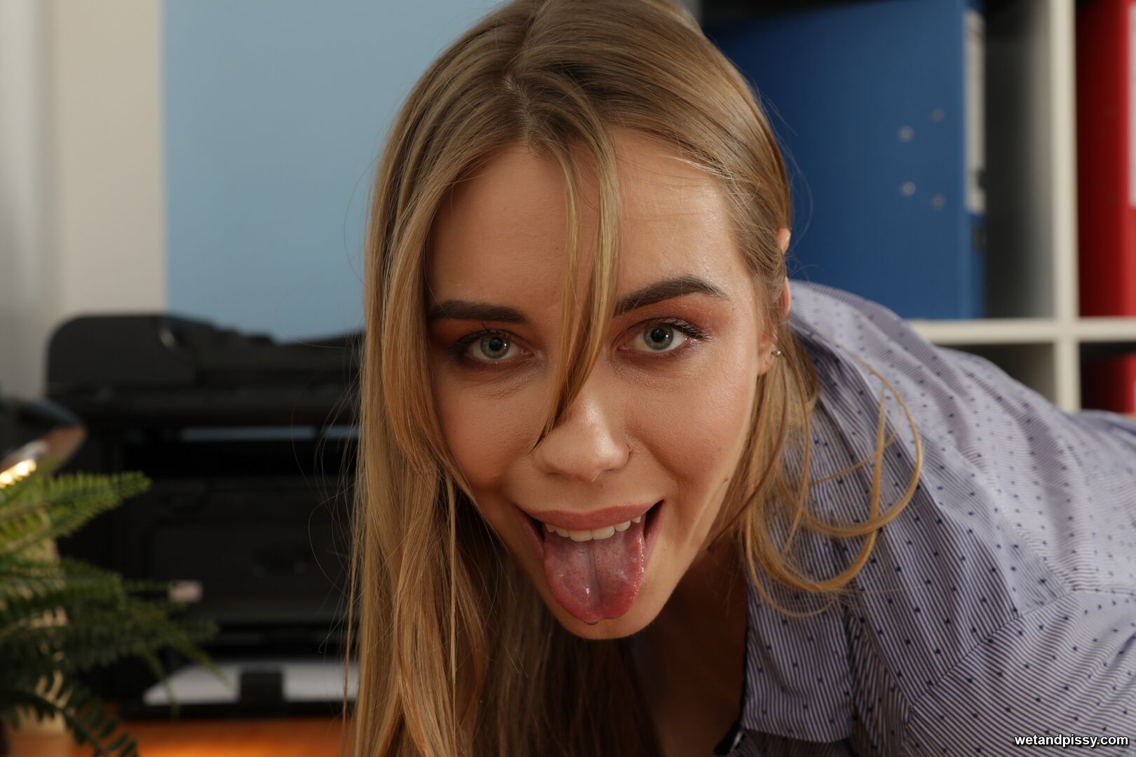 RYANA — SOAKING SECRETARY