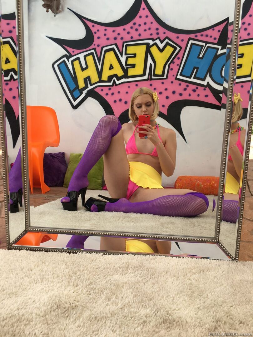 19YOS SHARE ANAL THREESOME, ENEMA FUN!