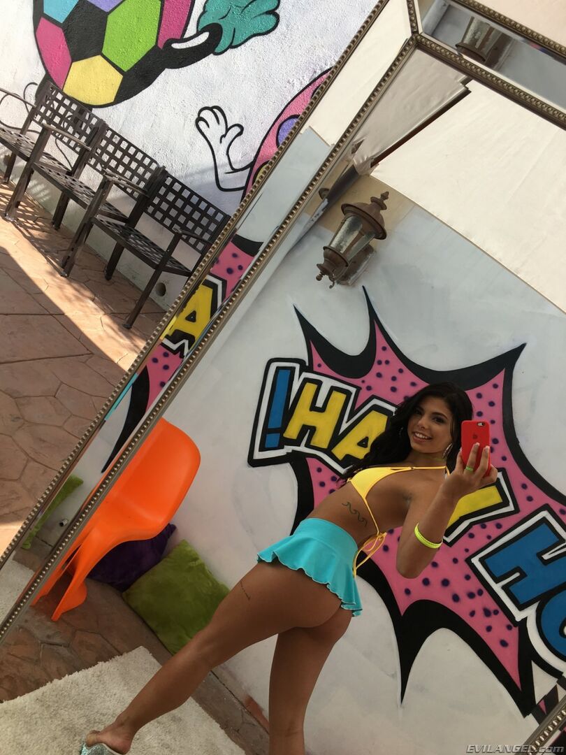 19YOS SHARE ANAL THREESOME, ENEMA FUN!