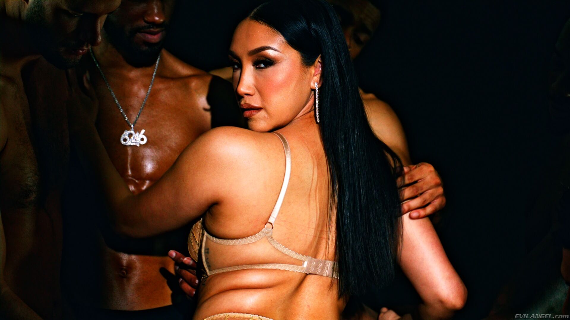 VICKI CHASE NINFOMANA Sc.5 Gangbang