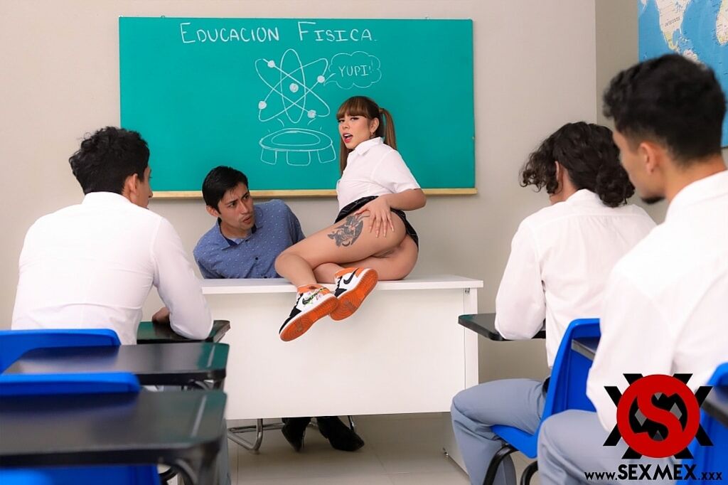 NAUGHTY SCHOOLGIRL . YAMILETH RAMÍREZ
