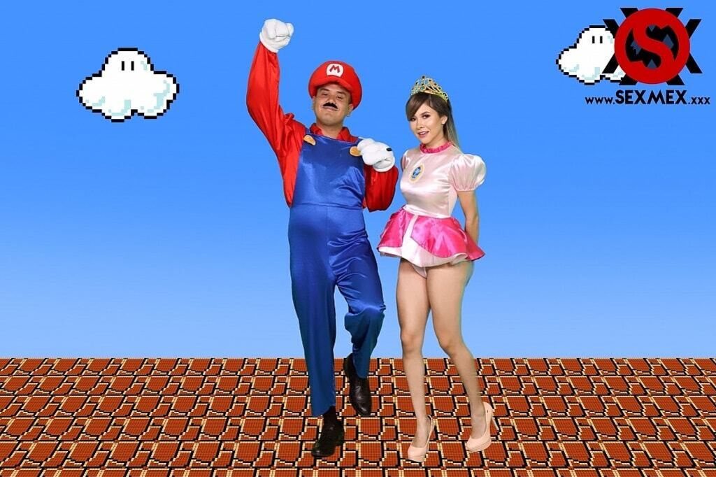 SUPER MARIO PORNO . ESMERALDA DUARTE AND KARI CACHONDA