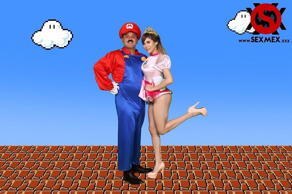 SUPER MARIO PORNO . ESMERALDA DUARTE AND KARI CACHONDA