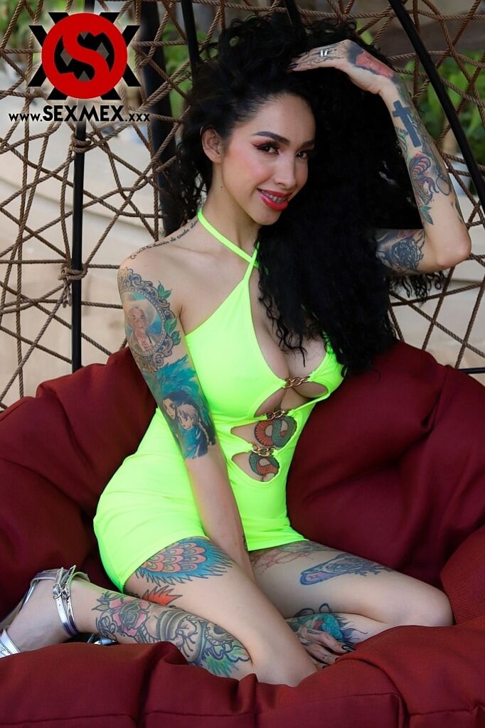 FUCKING MY SLUTTY STEP-COUSIN . KITZIA SUÁREZ