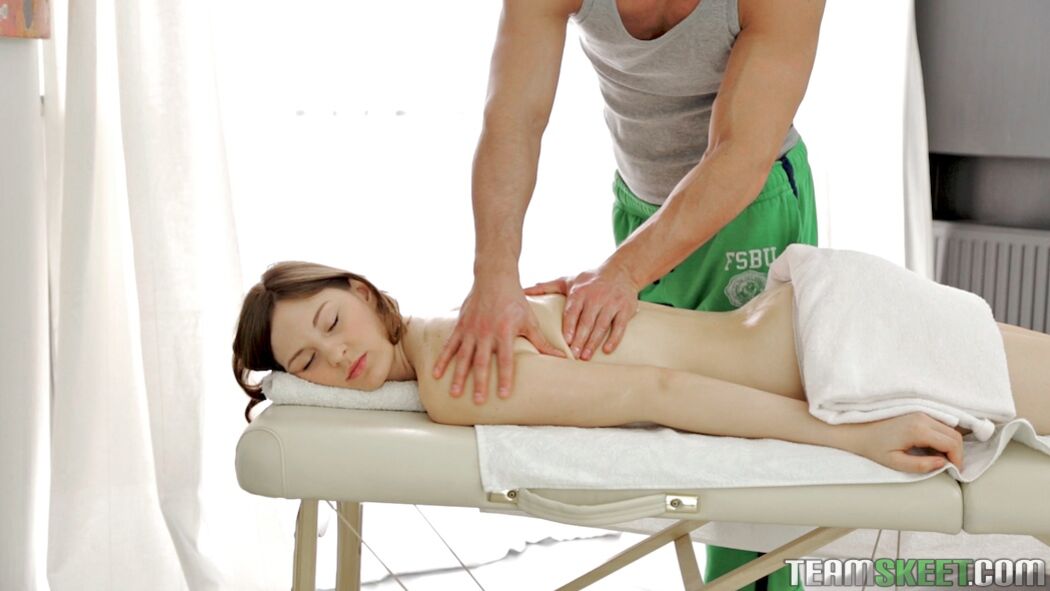 Her 1st Pussy Rub