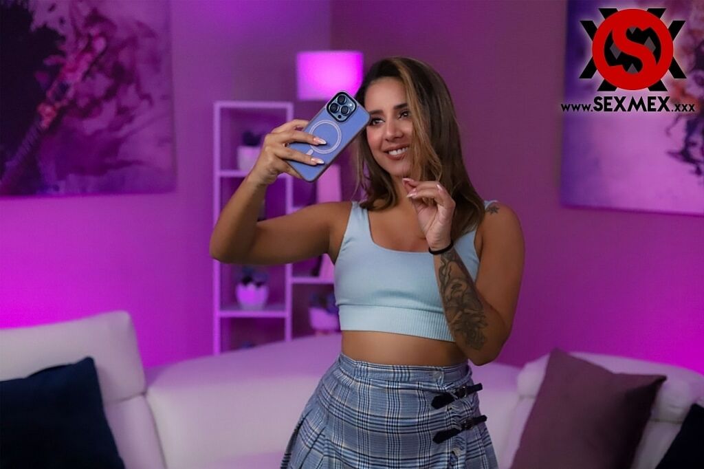 A FAKE GAY SEDUCES THE LITTLE LADY . NATALIA GARCÍA