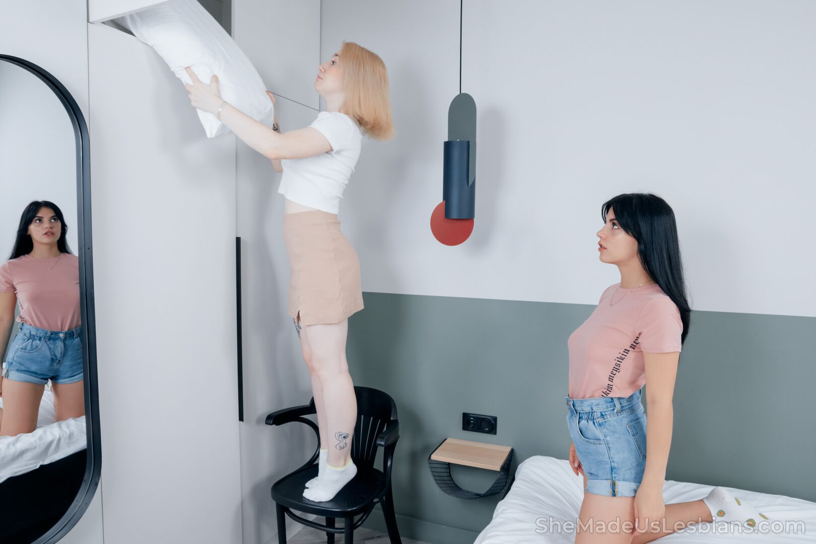 Lesbian hotties share a sex toy