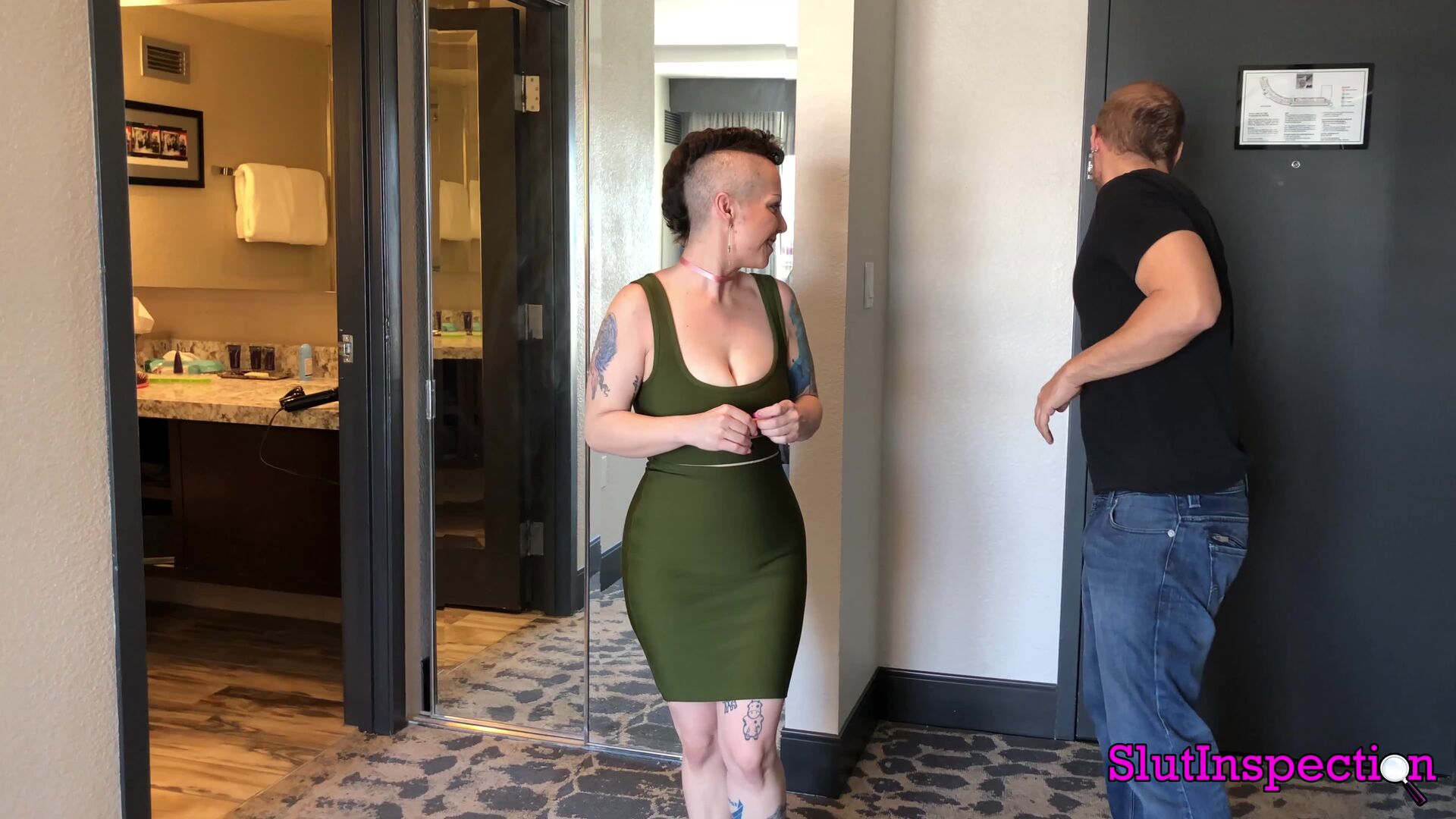 Hotel Blowjob from hot punk chick Nikki