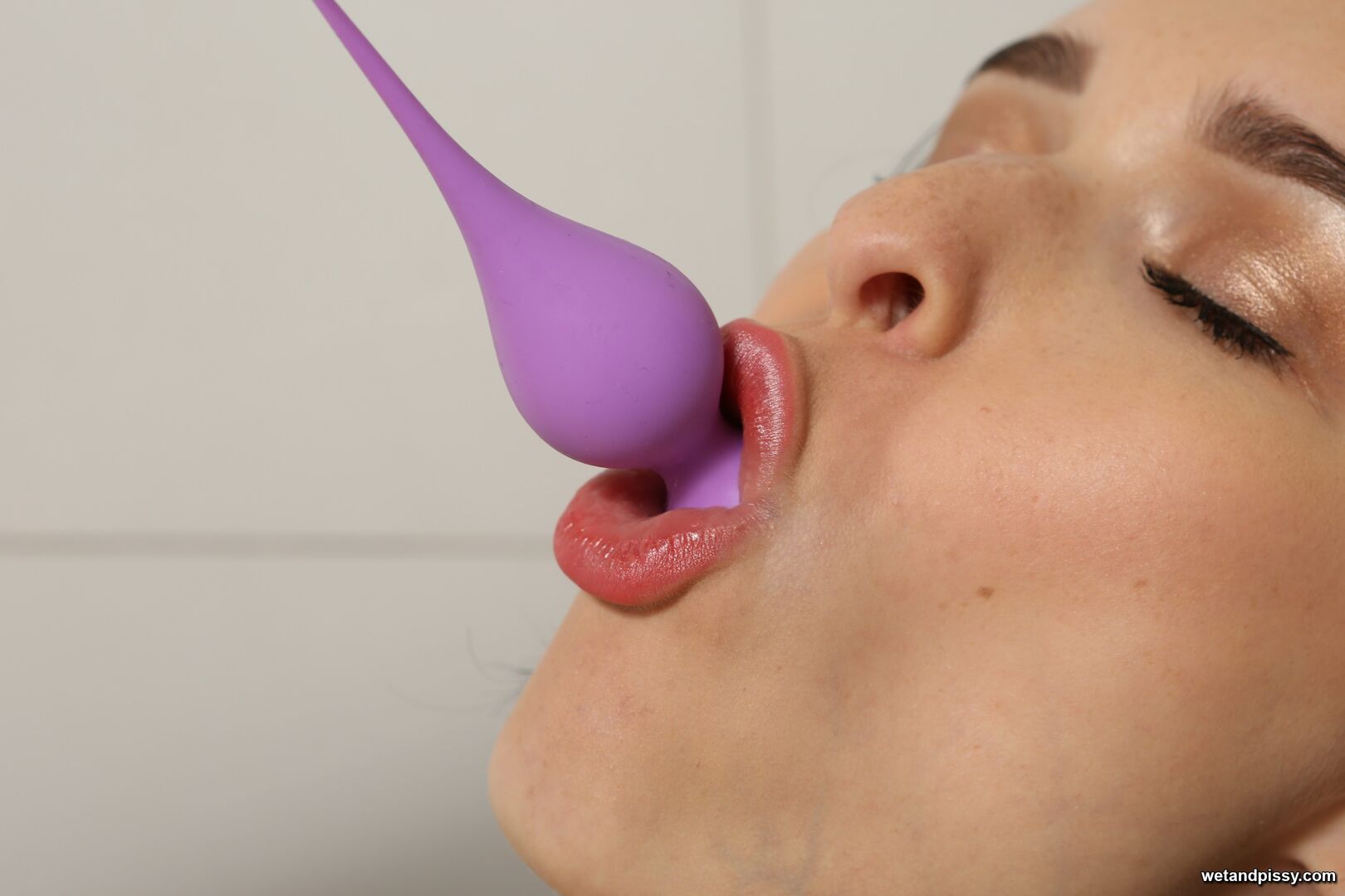 SASHA SPARROW — GUSHING DEBUT