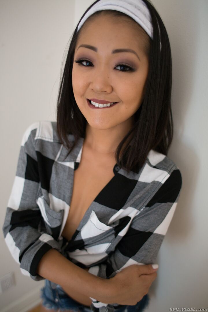 ASIAN SAYA SEDUCES BBC FOR BUTT FUCK!
