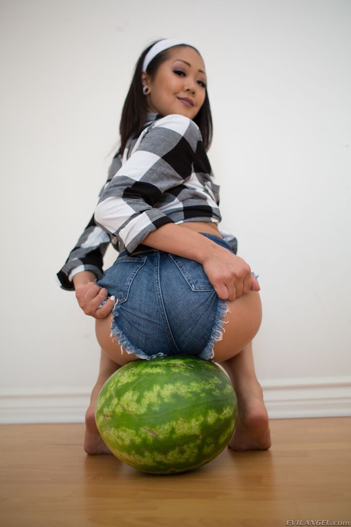 ASIAN SAYA SEDUCES BBC FOR BUTT FUCK!