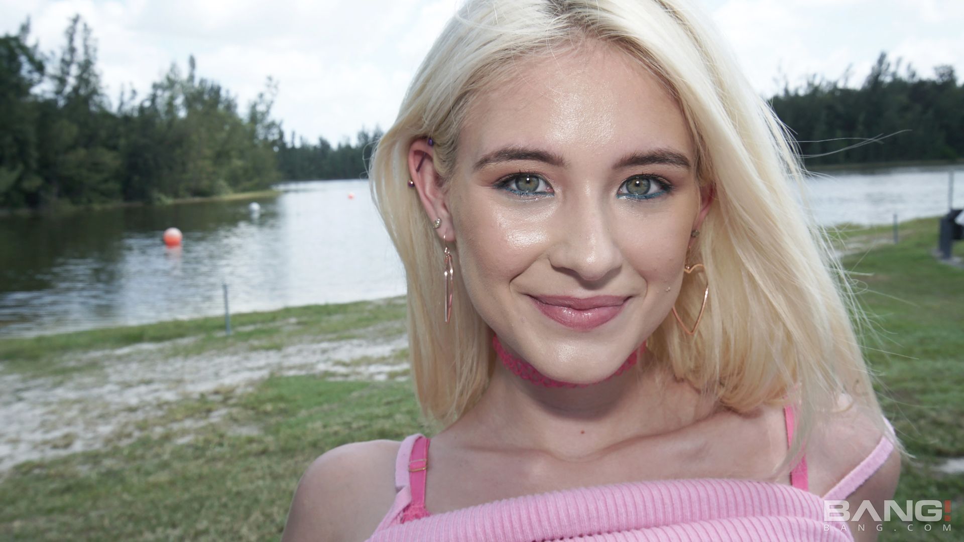 Jessie Saint Flies A Kite And Gets Fucked In The Woods