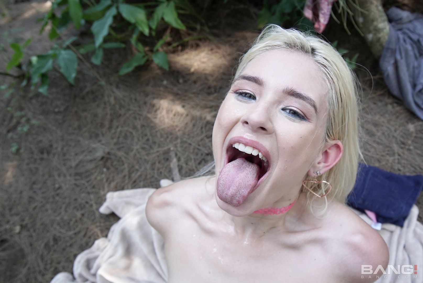 Jessie Saint Flies A Kite And Gets Fucked In The Woods
