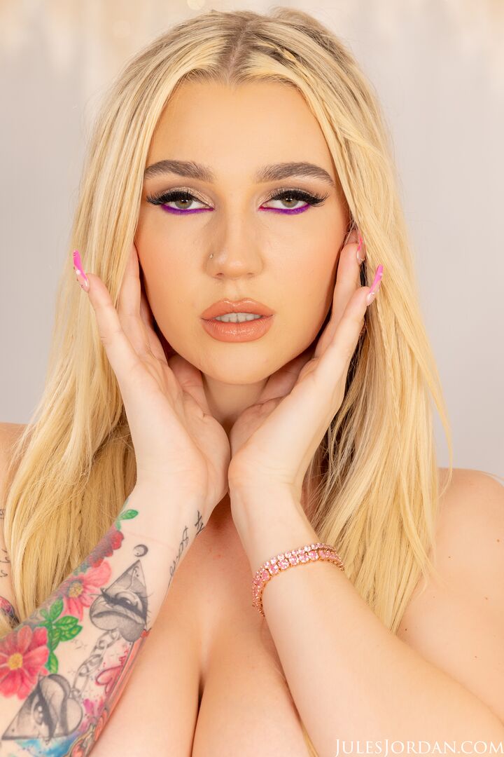 Kendra Sunderland Conquers Dredd's BBC