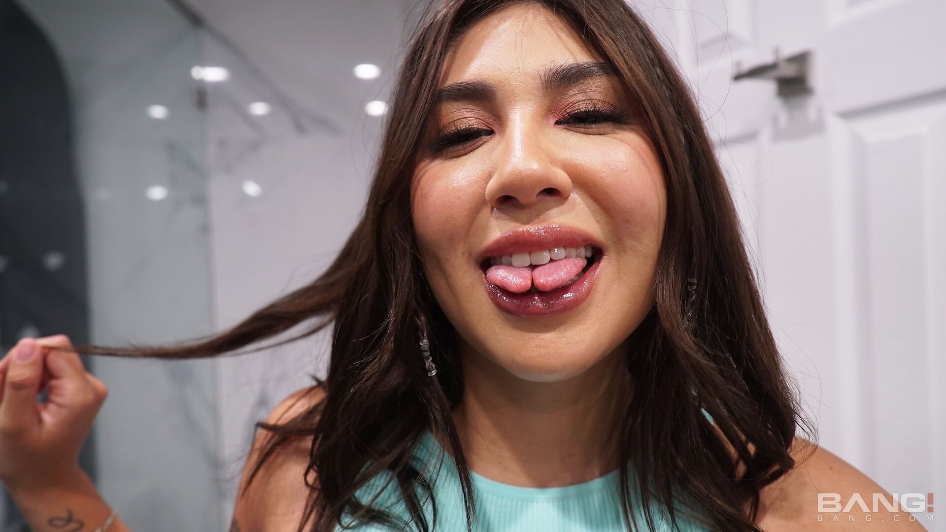 Sherrie Moon Gets Her Fresh Pussy Fucked