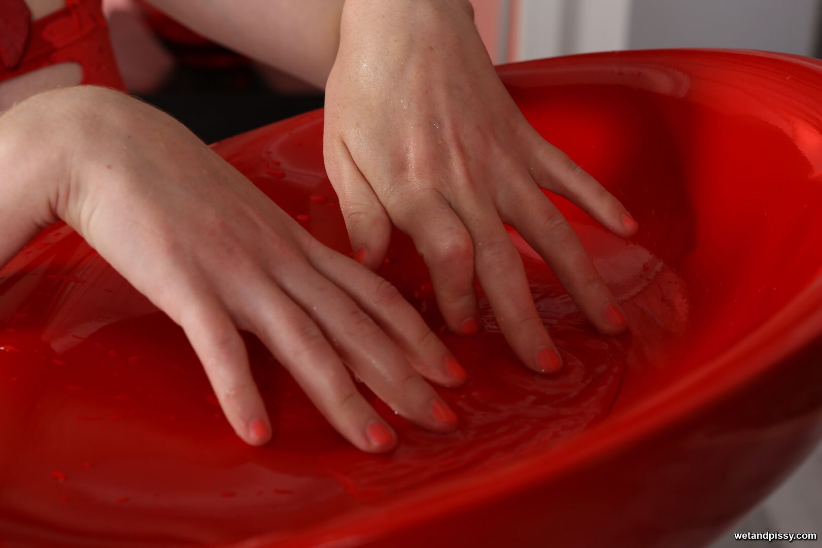 EMMA DEL REY — MOPPING AND DIVING