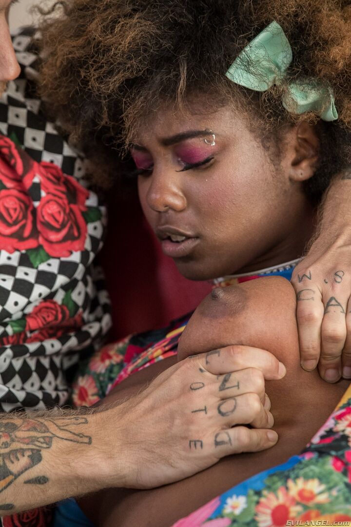 EBONY DAIZY MANHANDLED TO SQUIRTING!
