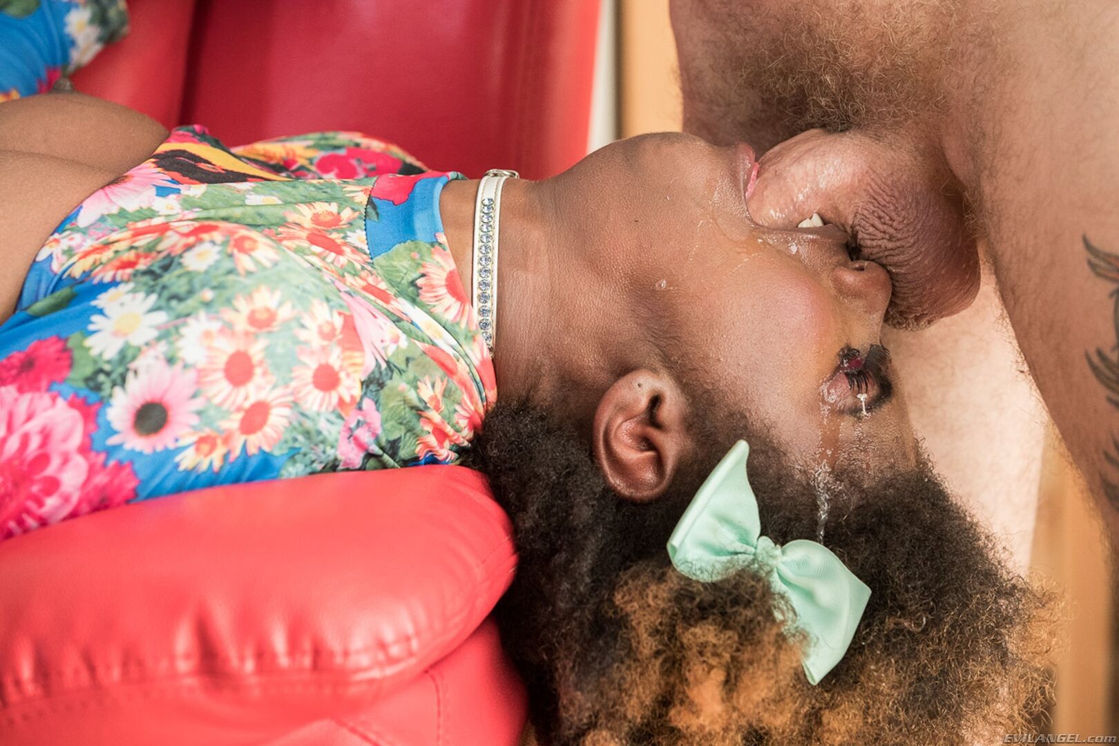 EBONY DAIZY MANHANDLED TO SQUIRTING!