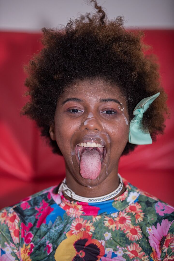 EBONY DAIZY MANHANDLED TO SQUIRTING!