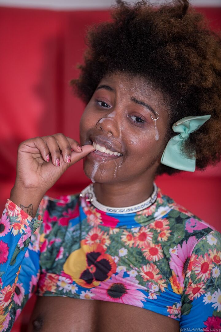 EBONY DAIZY MANHANDLED TO SQUIRTING!