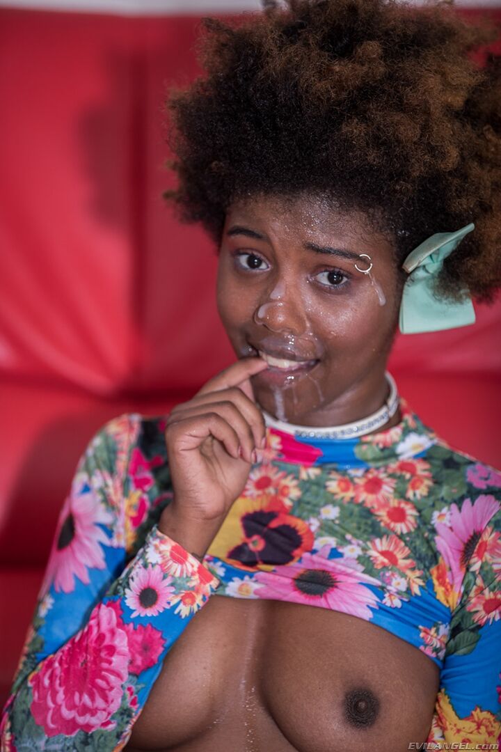 EBONY DAIZY MANHANDLED TO SQUIRTING!
