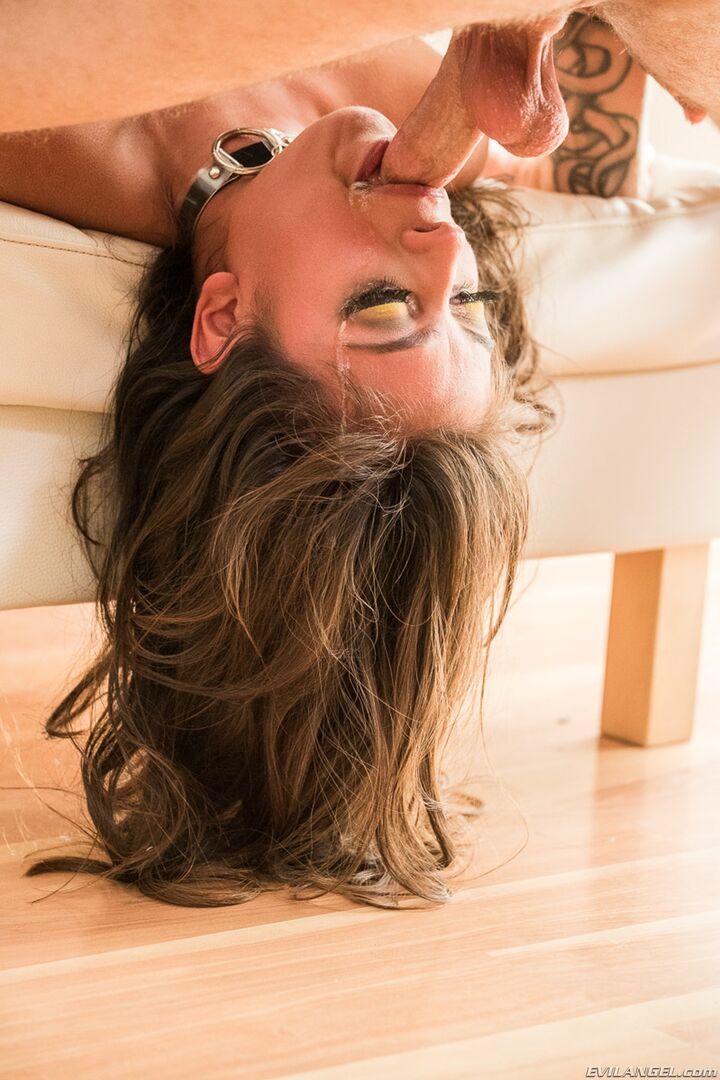 CURVY ELLA'S MESSY, SQUIRTING HOOK-UP