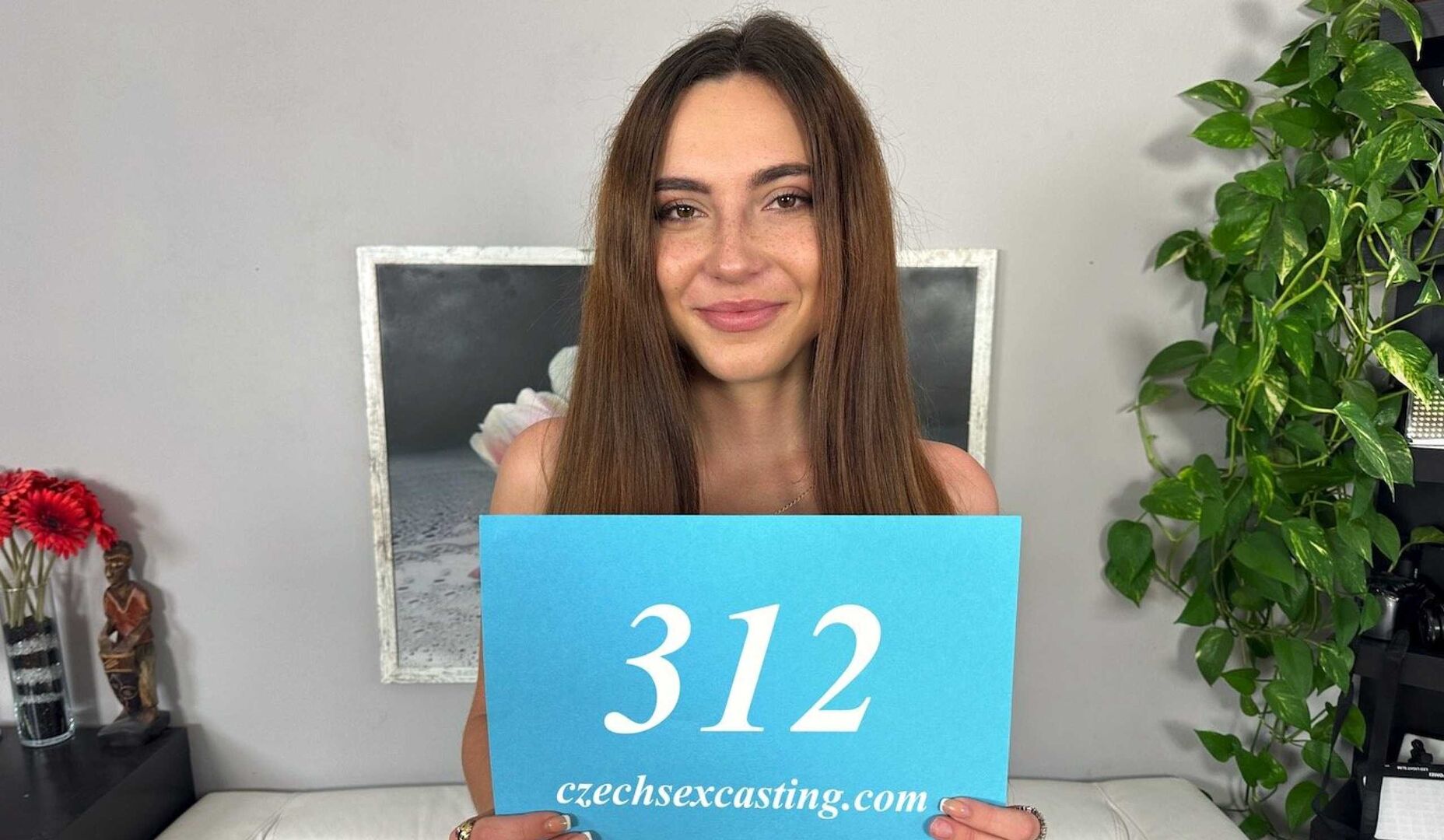 Sexy Czech babe wants to be a hot model because of money