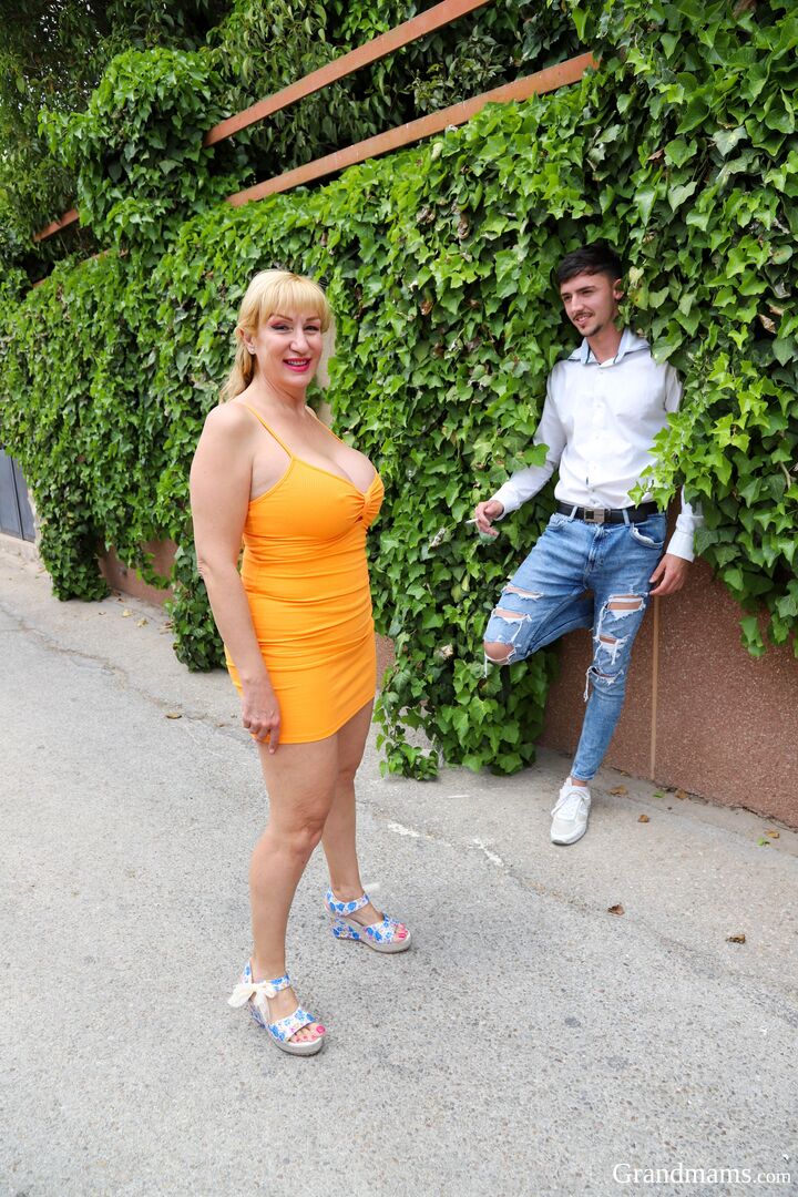 Toy boy hunting Spanish MILF