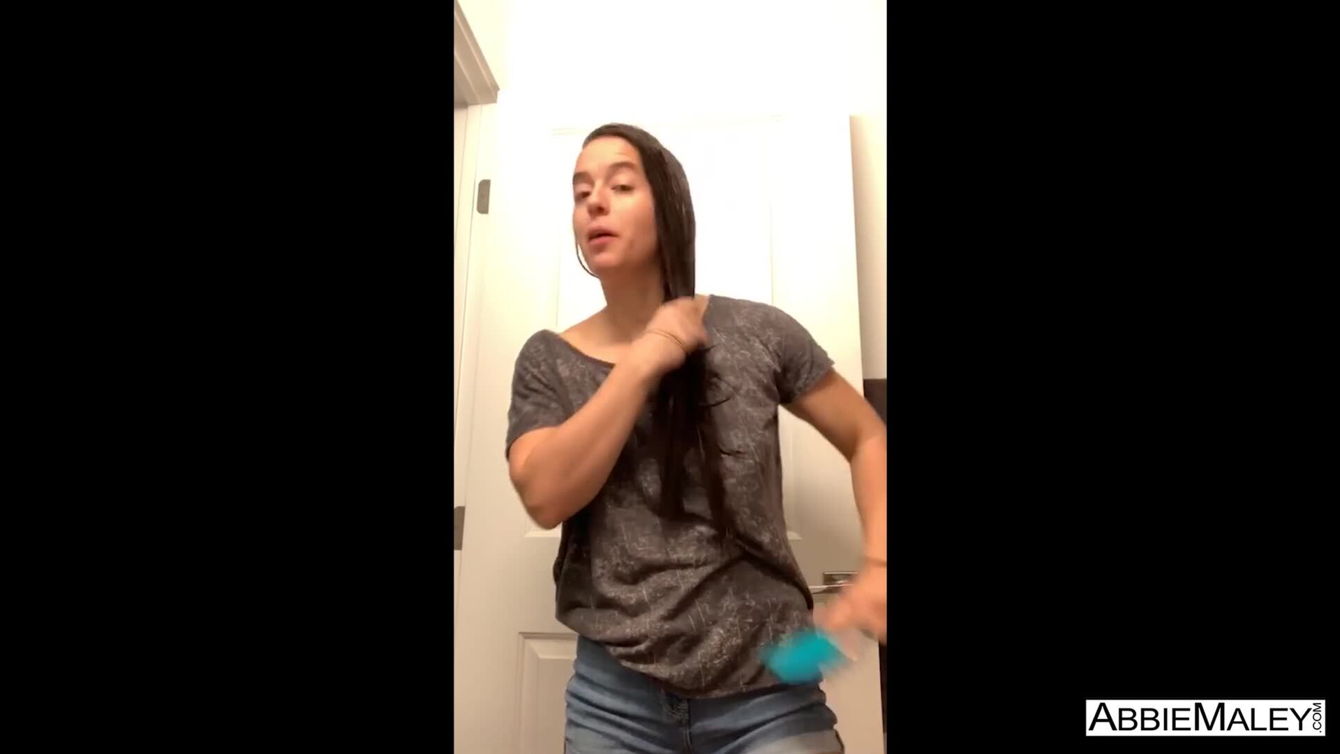 Abbie Maley: Horny Babe Films Herself In The Shower