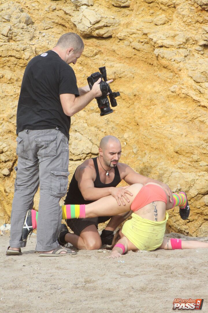 Amateurs fucking in the beach