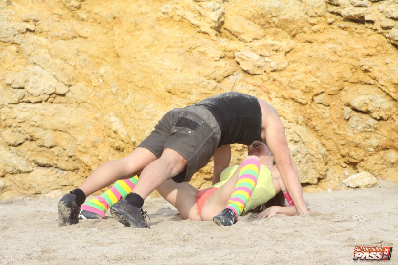 Amateurs fucking in the beach