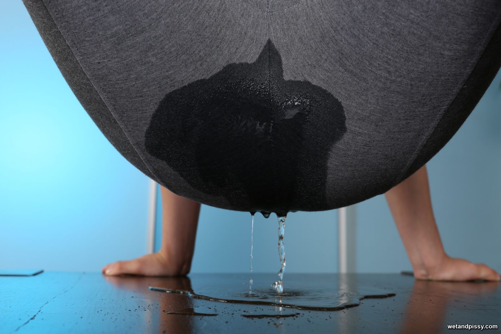 ANNA RAY — INNOCENT PISS DRINKER