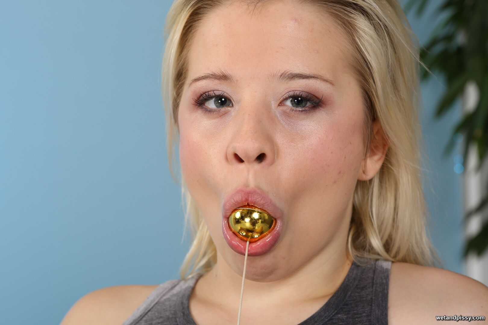 ANNA RAY — INNOCENT PISS DRINKER