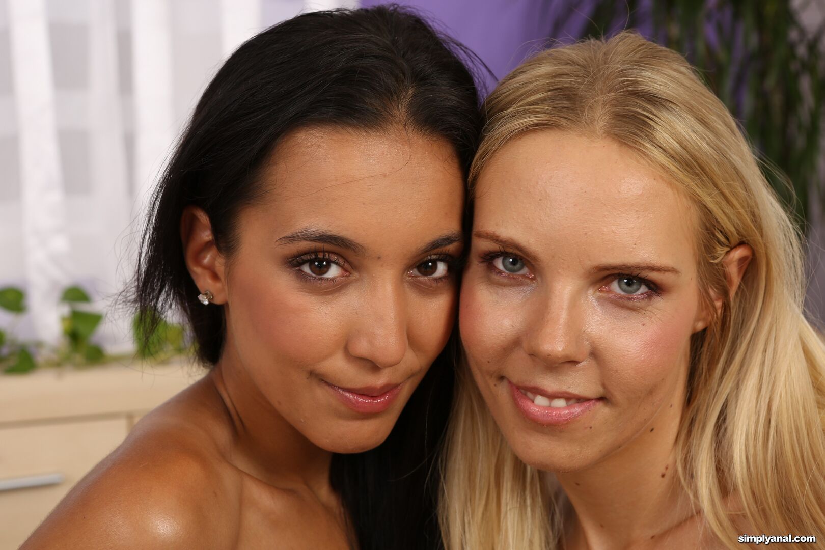 AMANDA ESTELA & FLORANE RUSSELL — ASS LICKING BABES