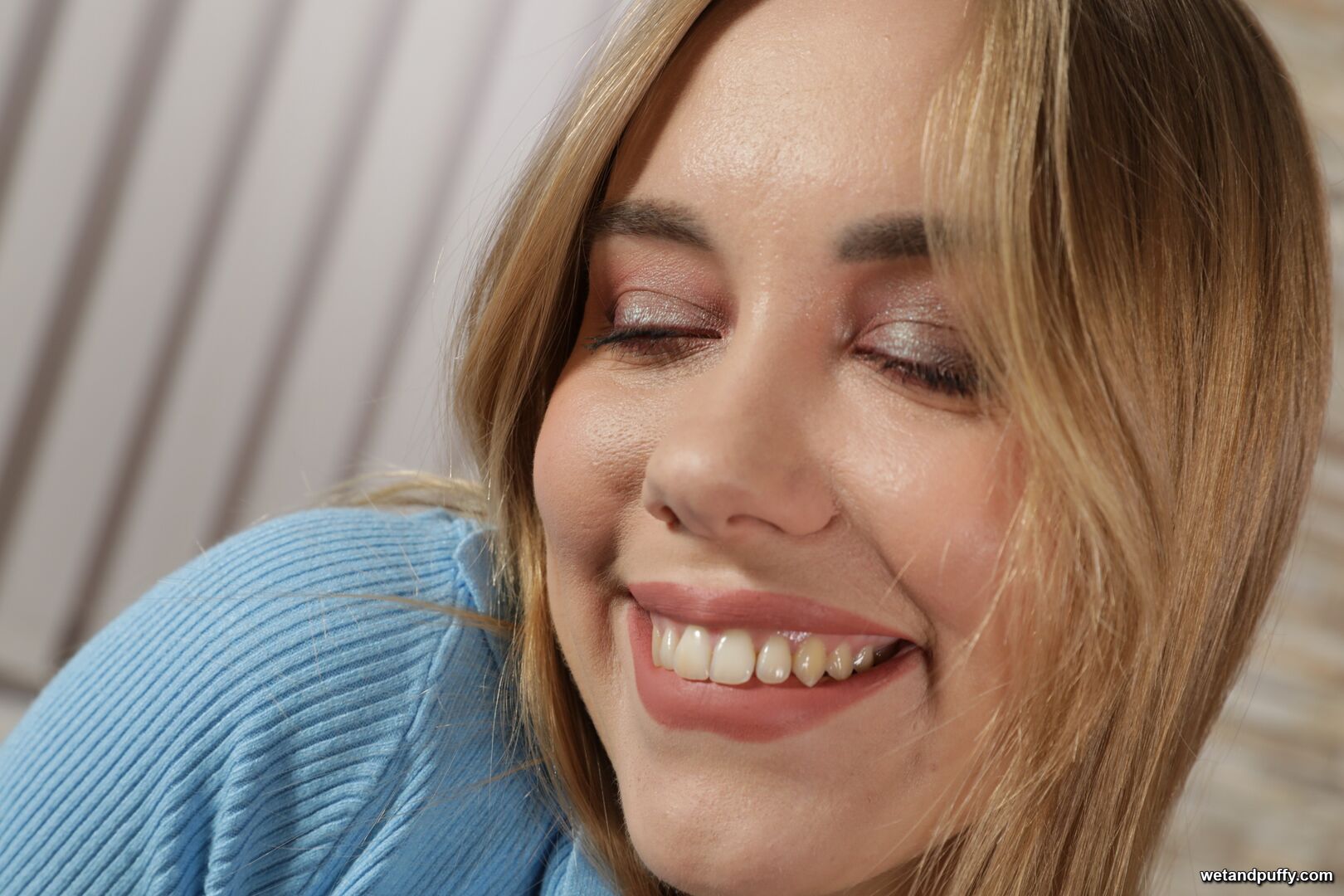 RYANA — CHERRY PUSSY PLAY