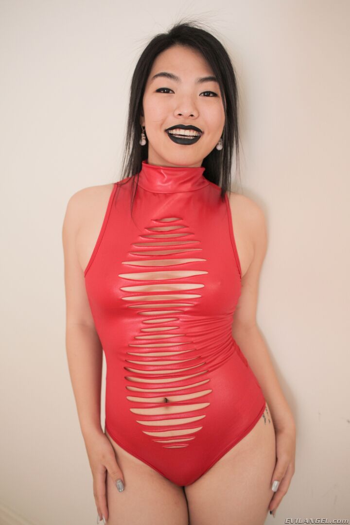 ASIAN LESBIAN SQUIRTING, GAPING, DP!
