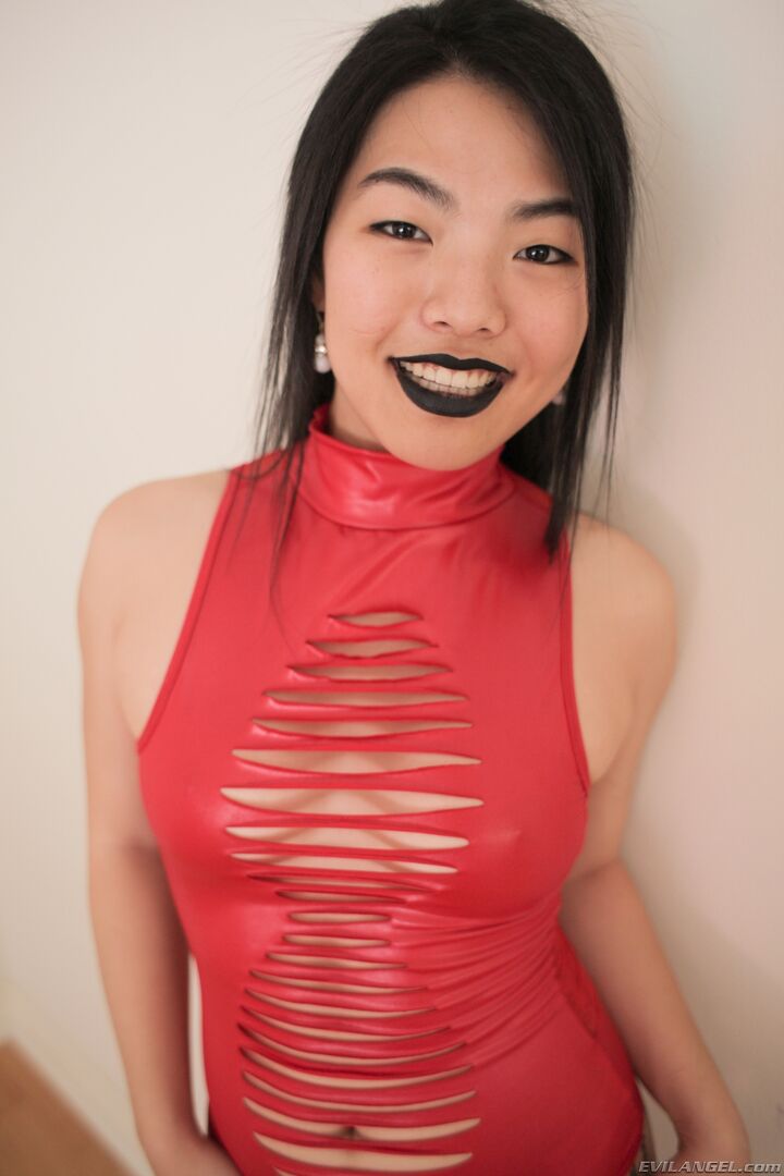 ASIAN LESBIAN SQUIRTING, GAPING, DP!