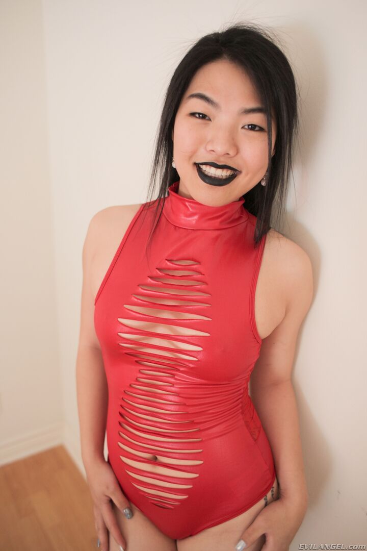 ASIAN LESBIAN SQUIRTING, GAPING, DP!