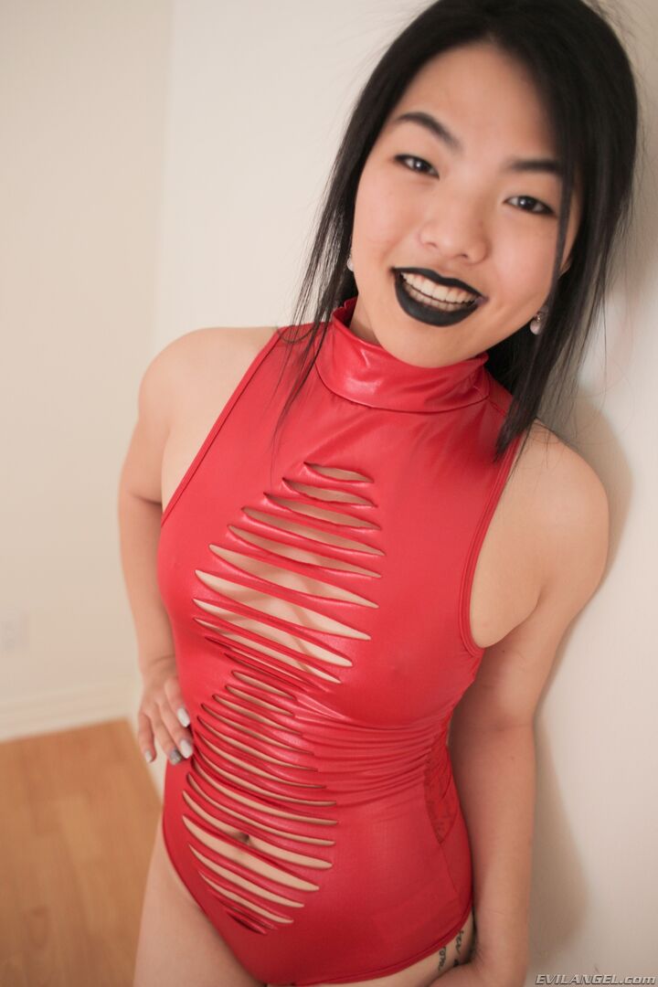 ASIAN LESBIAN SQUIRTING, GAPING, DP!