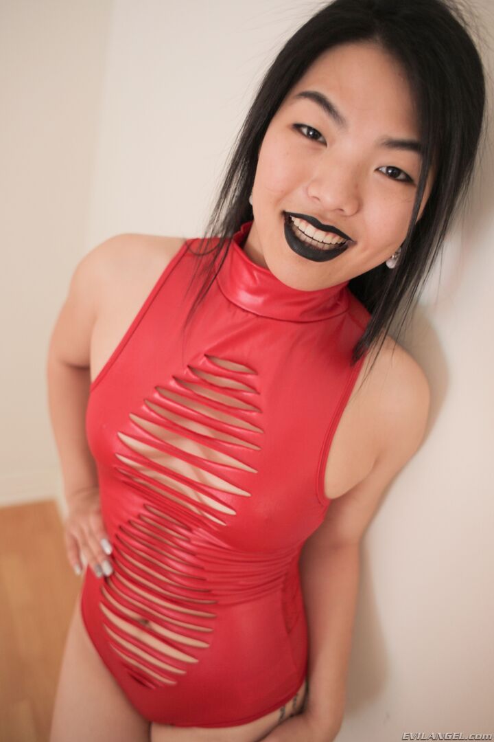 ASIAN LESBIAN SQUIRTING, GAPING, DP!