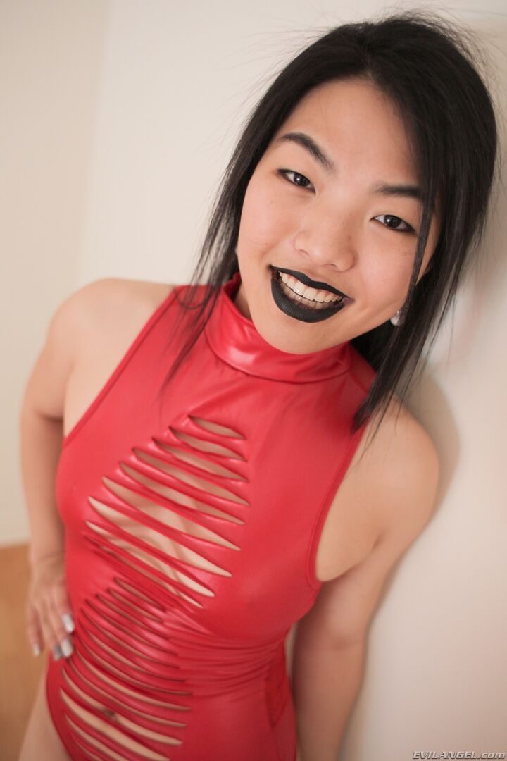 ASIAN LESBIAN SQUIRTING, GAPING, DP!